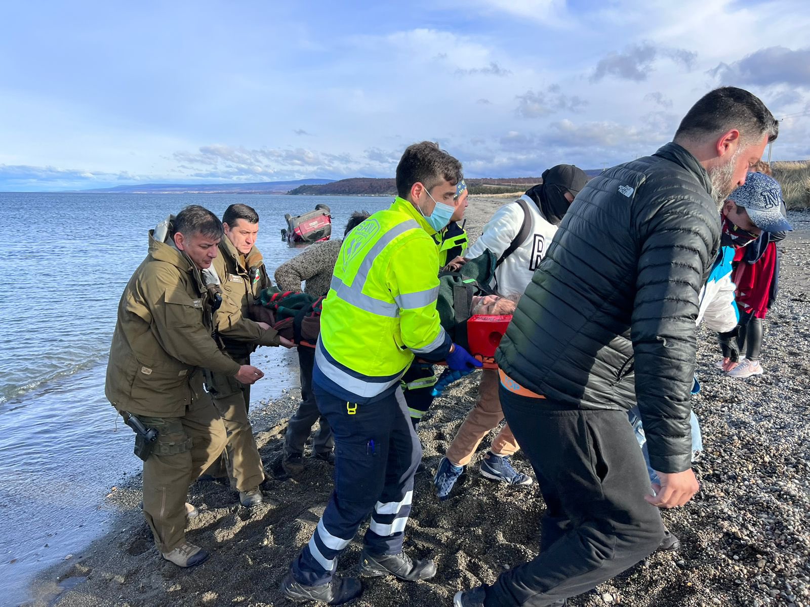 Volcamiento en ruta costera de Punta Arenas | Cordón Baquedano | Diario ...